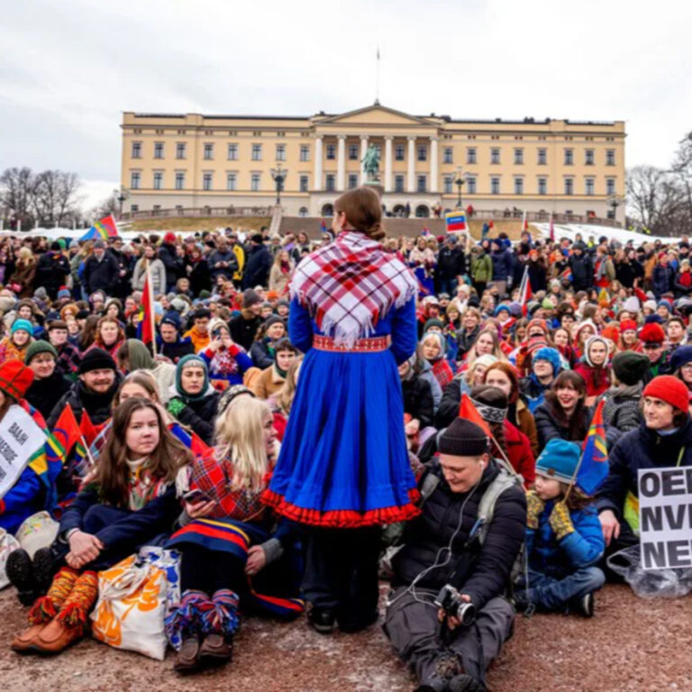 Nyheter: Samisk demonstrasjon mot vindmøllene på Fosen